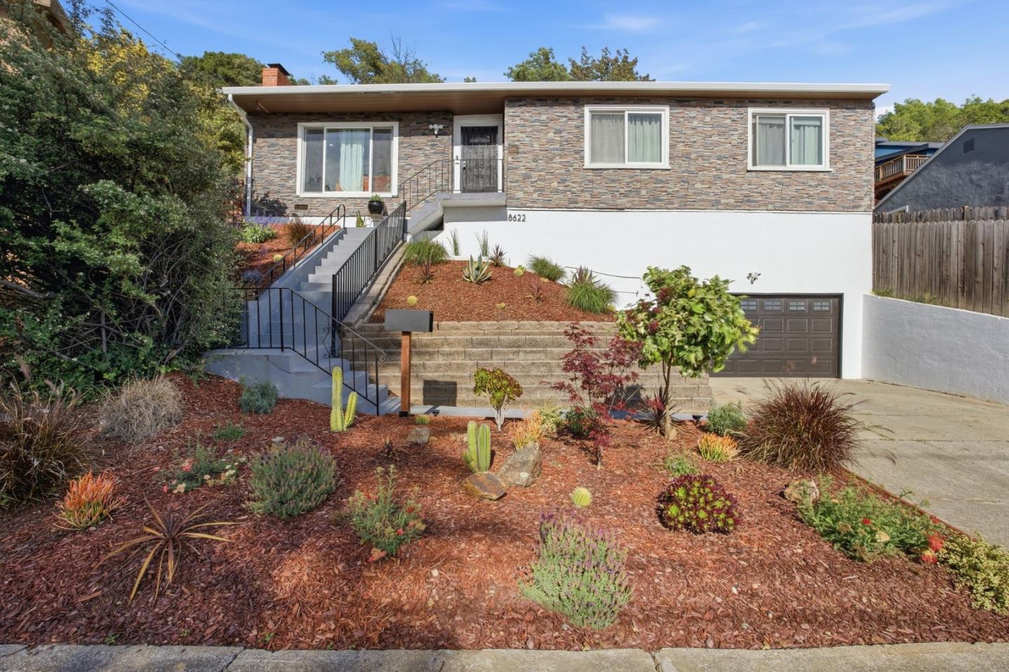 Oakland Zip Code 94605 Homes with Neighborhood View