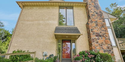 390 Lynetree Dr Unit #8-D, West Chester