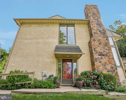 390 Lynetree Dr Unit #8-D, West Chester