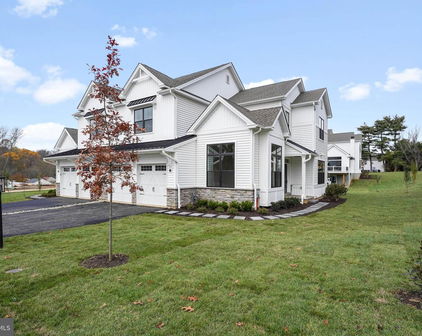 47 Sawmill Ct, West Chester