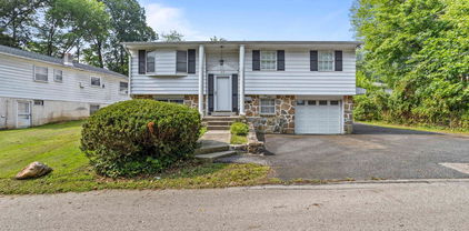 915 Ash Rd, Wallingford