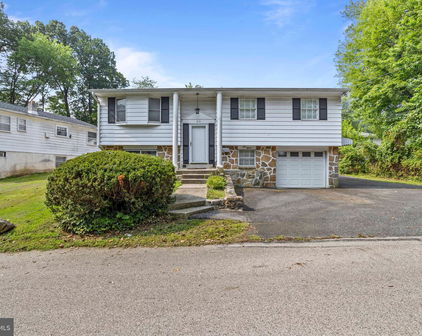 915 Ash Rd, Wallingford