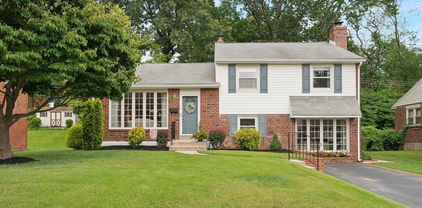 341 Rittenhouse Cir, Havertown
